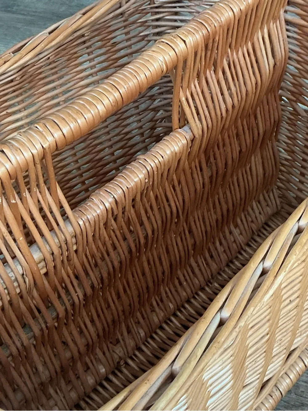 Vintage Wicker Magazine Rack Divided Storage Basket Boho Rattan Vinyl Holder 16”
